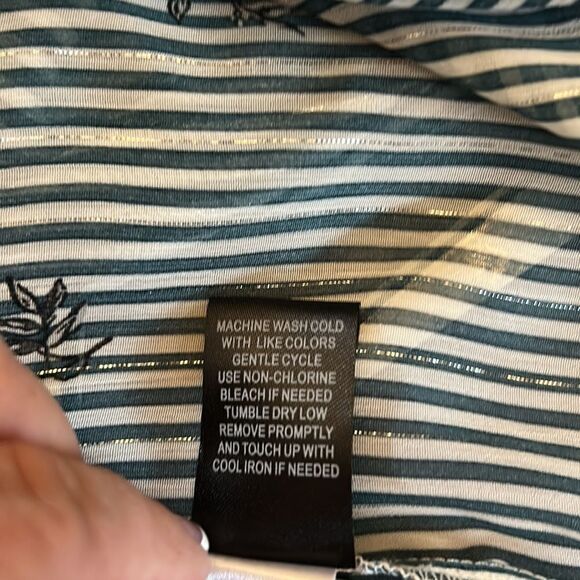 Torrid green white striped floral long sleeve sheer blouse Size 00 - Picture 10 of 10